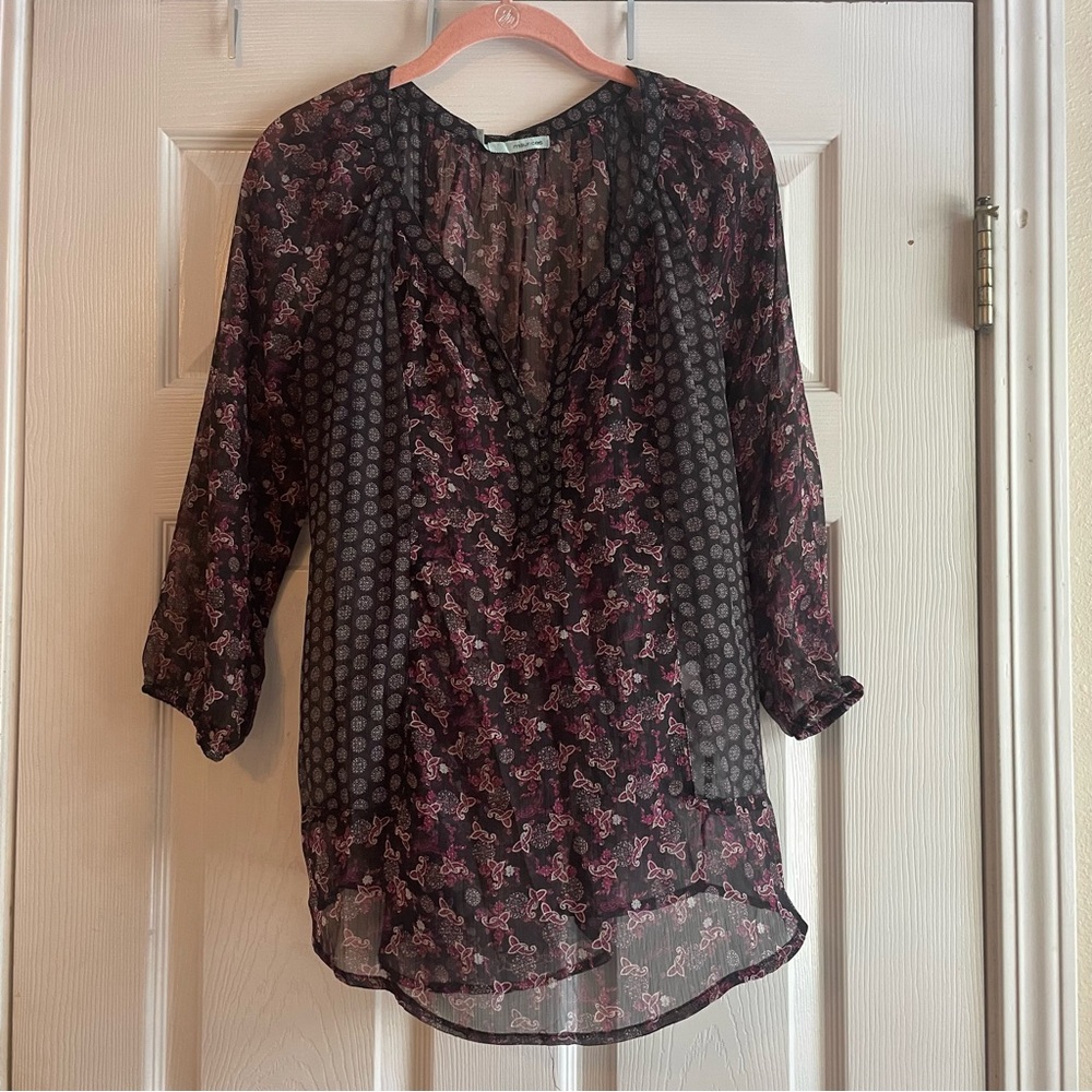 Maurices Size Medium Black Red Tan Sheer 3/4 Sleeve Tunic Top
